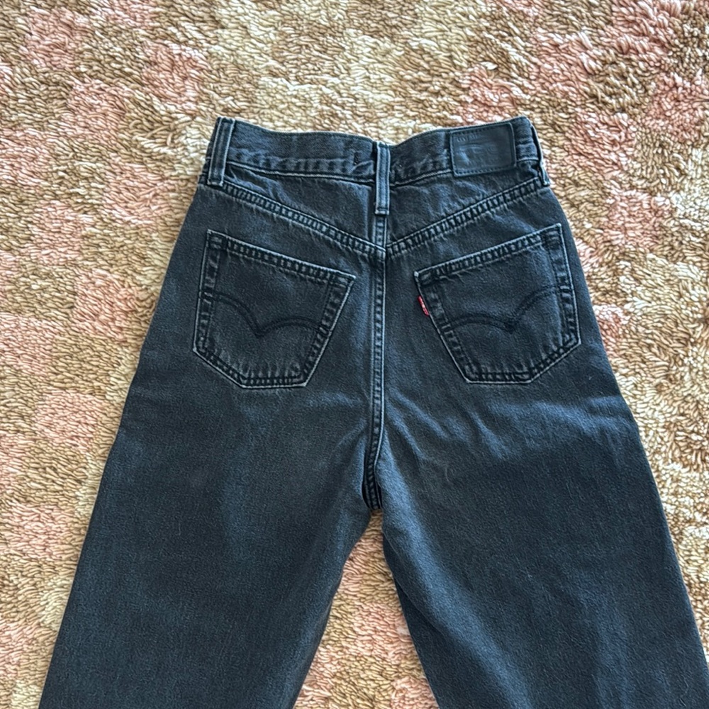 Levi's Black High-Rise Cropped Ankle Jeans - Picture 6 of 9